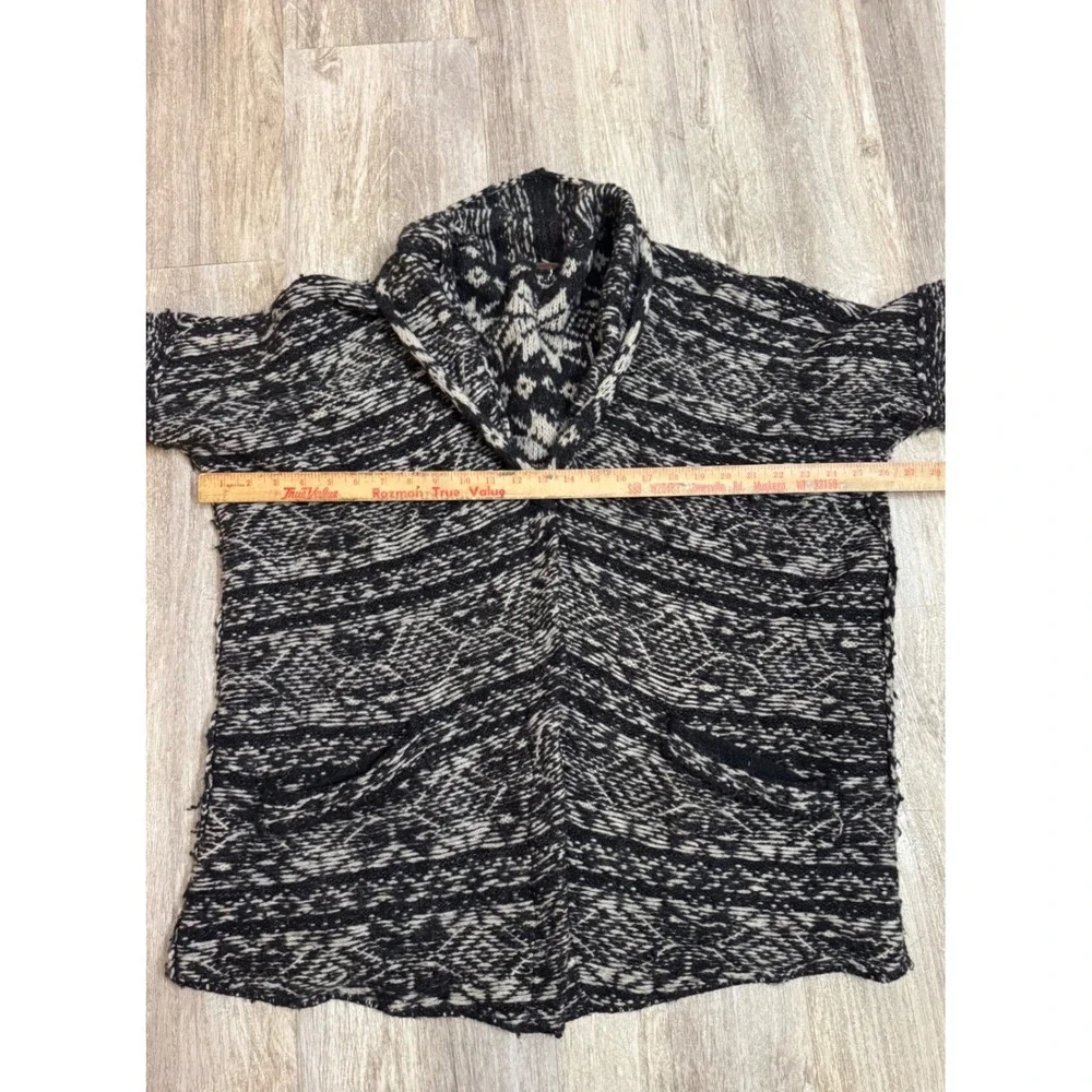 Free People- RARE‎ - Hidden SnowflakeInside Out Cardigan Size XS Oversized Fit